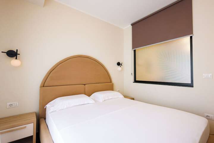 Room 42 of 162