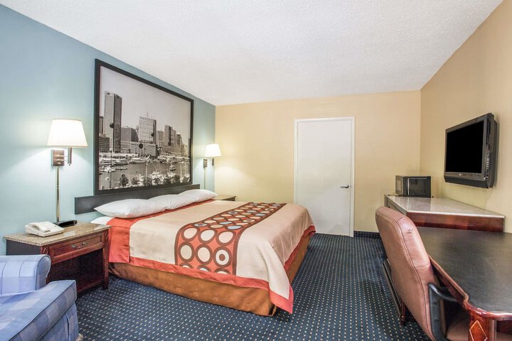 1 King Bed (8 of 11)