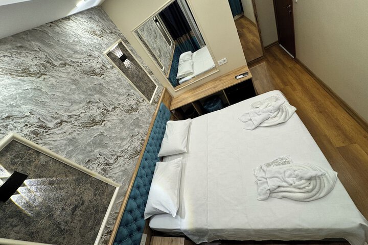 Room 3 of 72