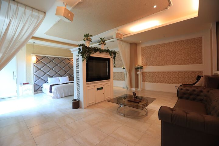 Room 43 of 67
