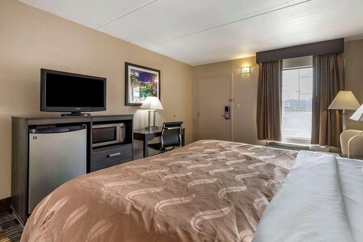 1 King Bed (6 of 19)