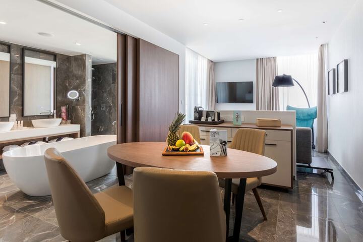 Room 14 of 165