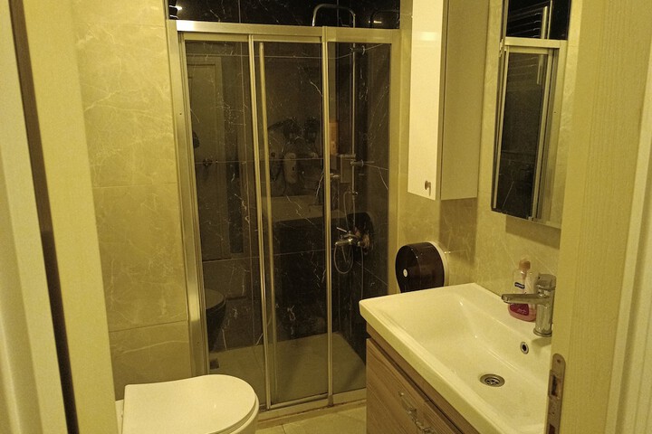 Room 9 of 12