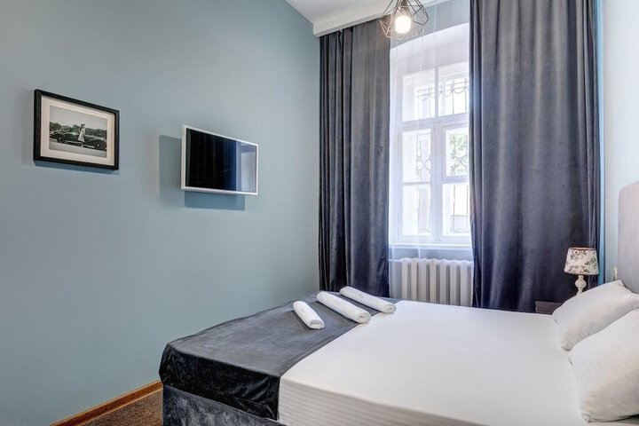 Room 15 of 48