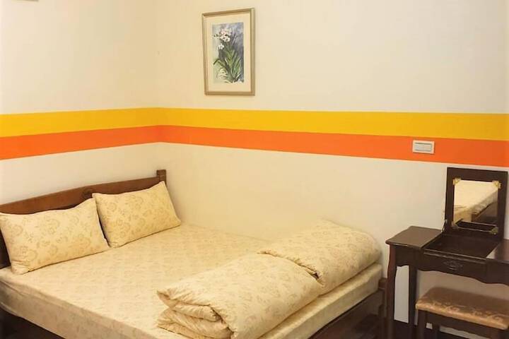 Room 25 of 41