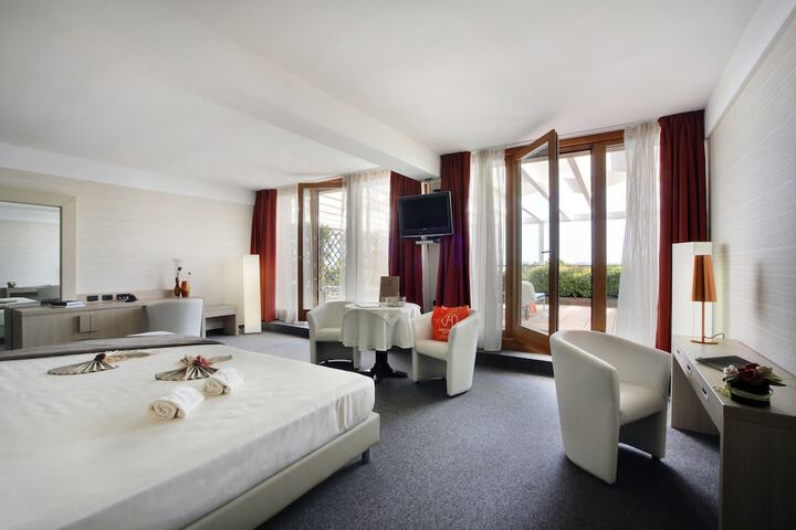 Room 14 of 64
