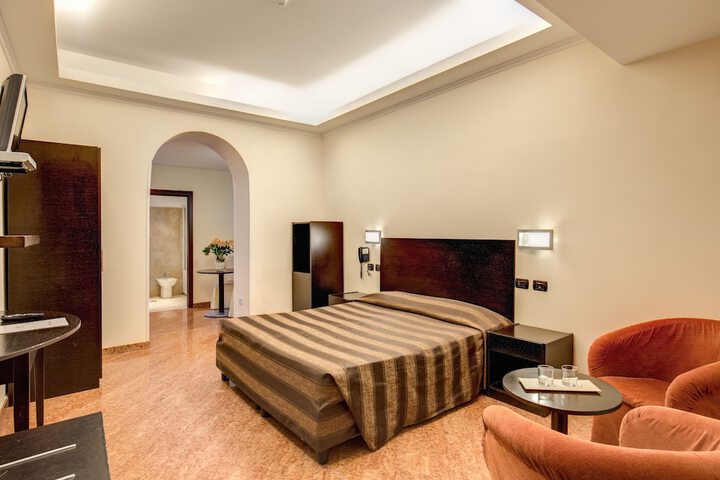Room 35 of 76