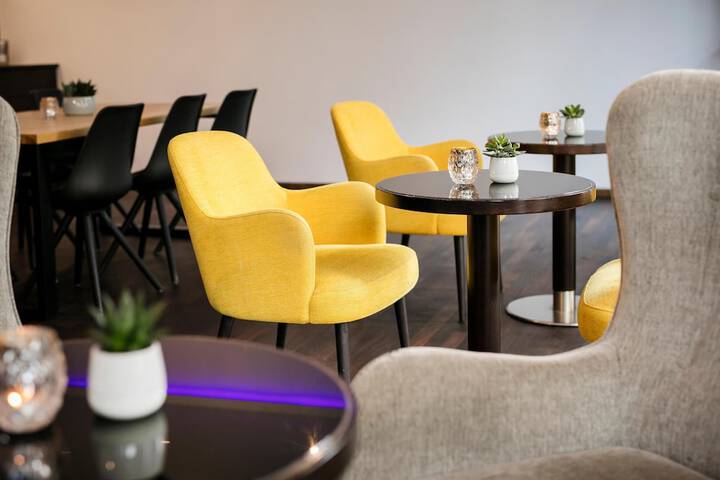 Lounge 60 of 76