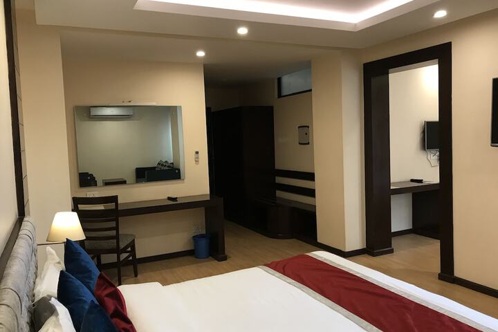 Room 7 of 48