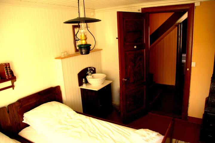 Room 13 of 43