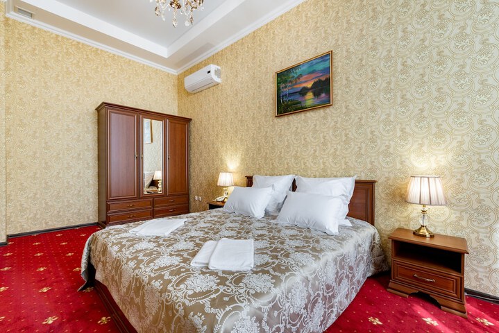 Room 16 of 98