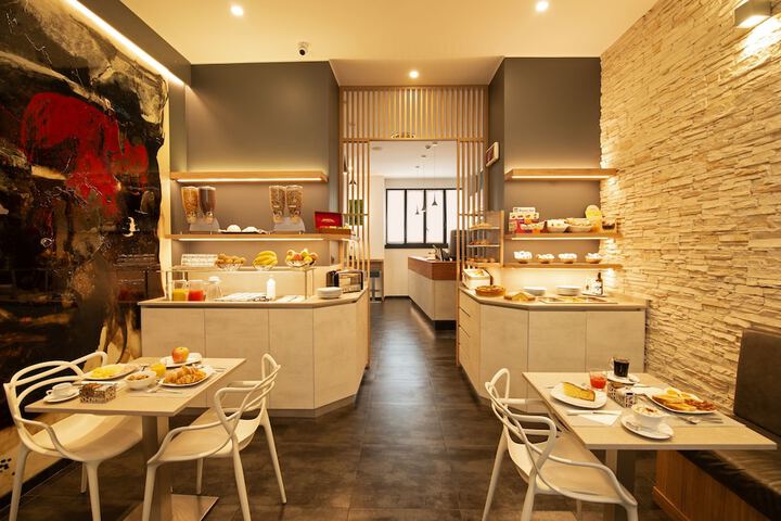 Breakfast area