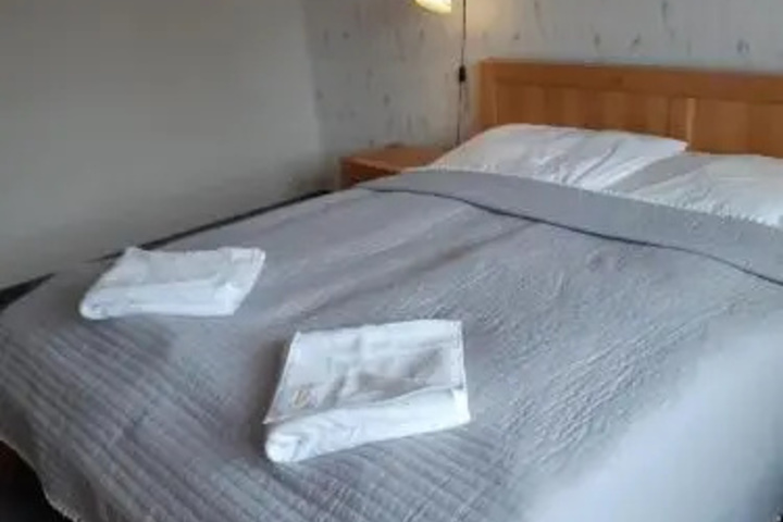 Room 7 of 27