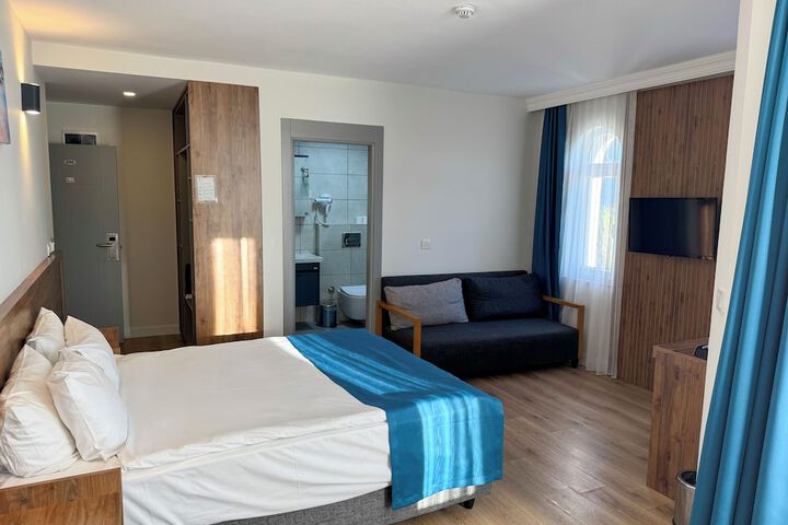 Room 6 of 30