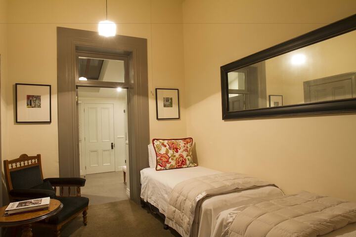 Room 13 of 35