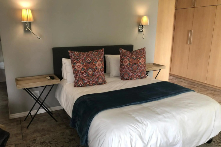 Room 5 of 16