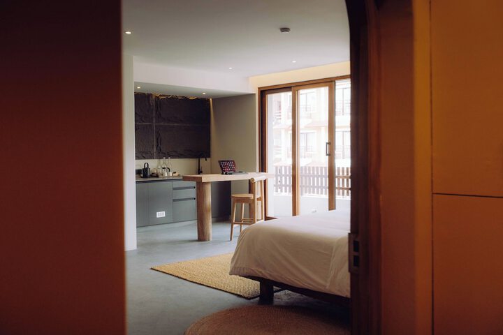 Room 2 of 94