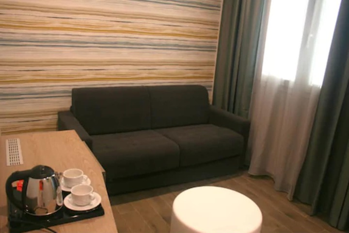 Room 17 of 33