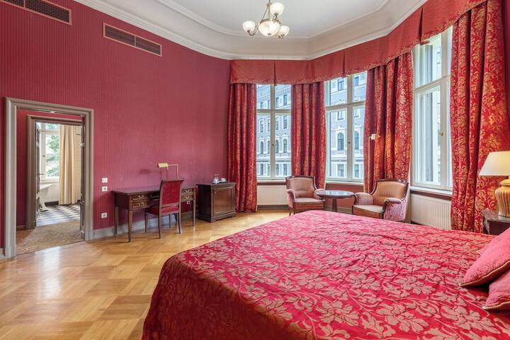 Room 9 of 75