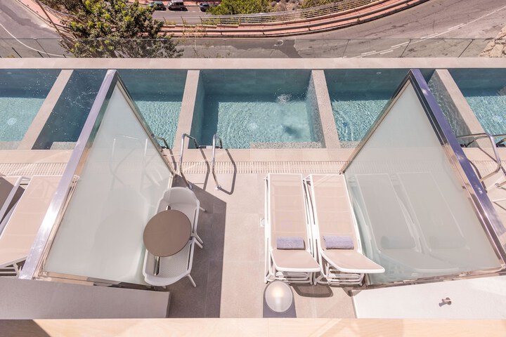 Pool 99 of 202