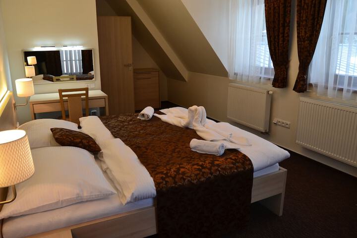 Room 3 of 37