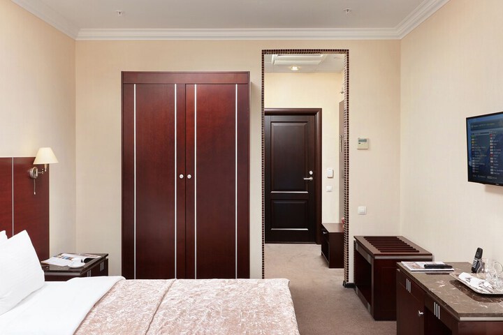 Room 25 of 69