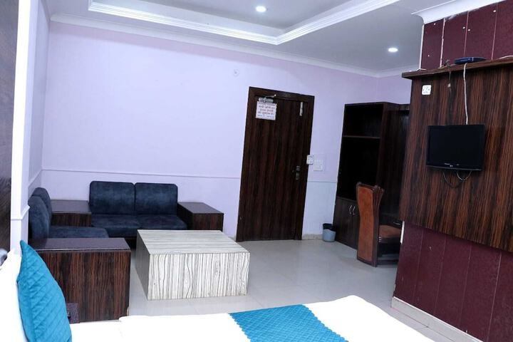 Room 11 of 20