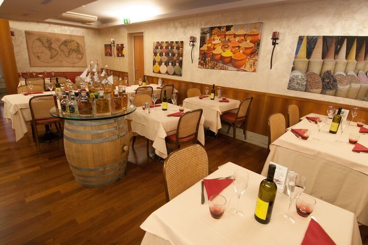Dining 53 of 71
