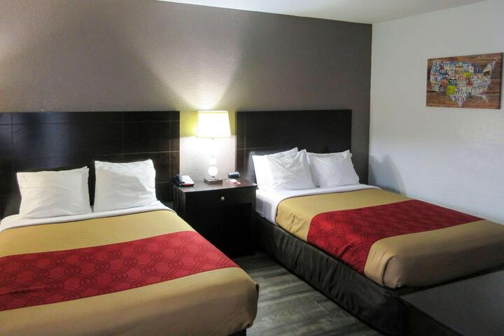 2 Double Beds (16 of 20)