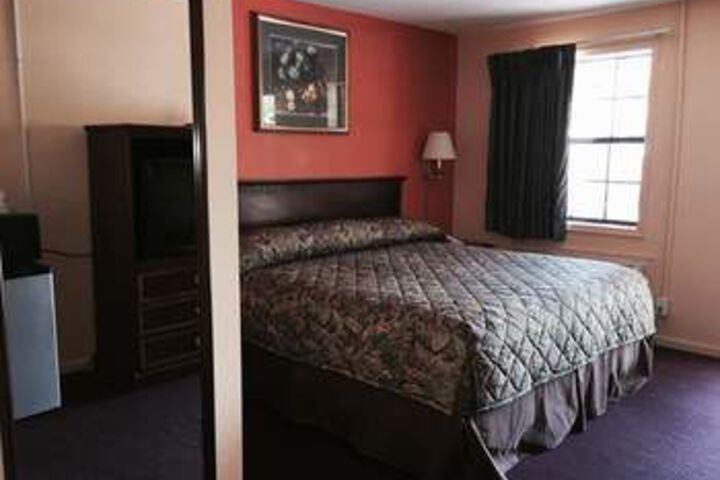 Room 18 of 28