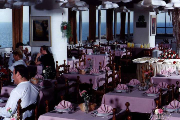 Dining 15 of 22