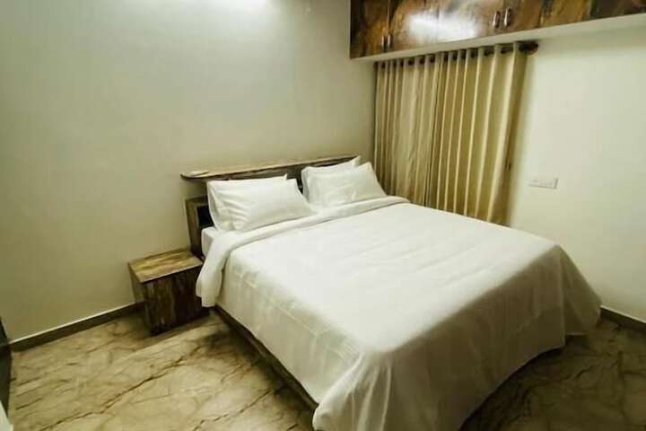 Room 2 of 40