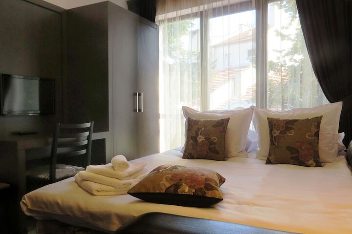 Room 3 of 41