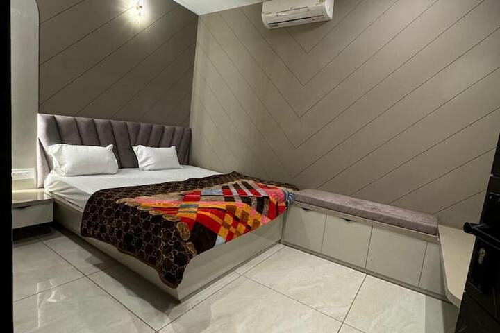 Room 4 of 26