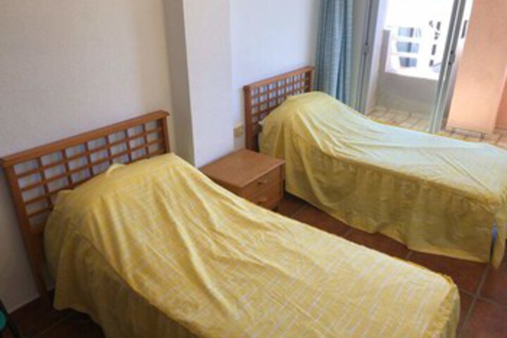 Room 12 of 16