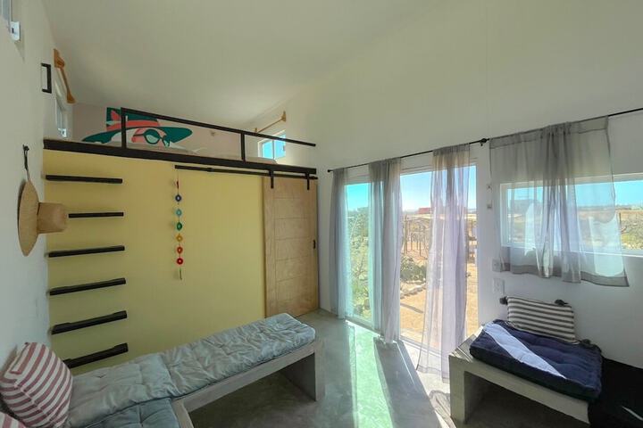 Room 32 of 53