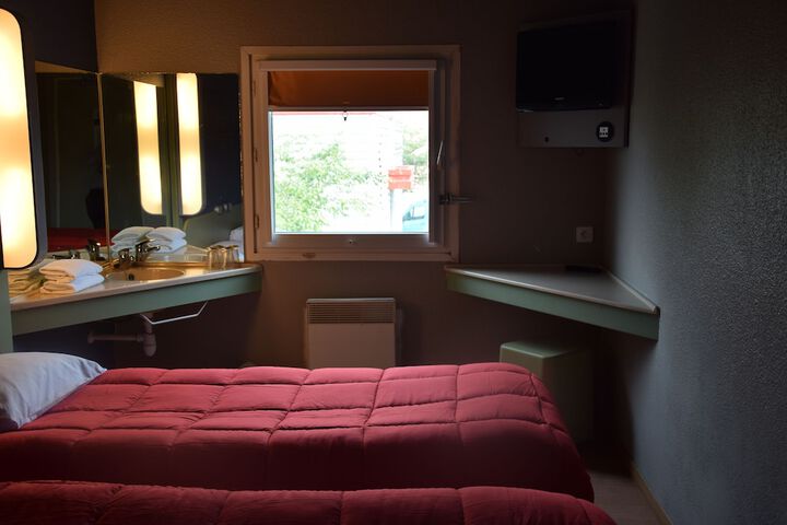 Room 5 of 14