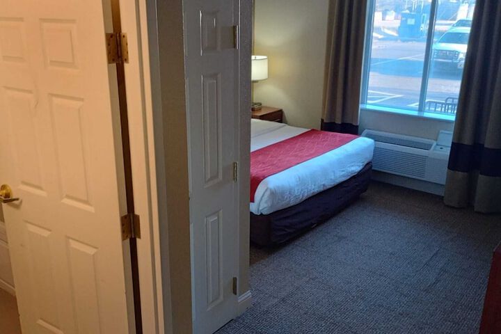 Basic Room 1 King Bed (6 of 14)