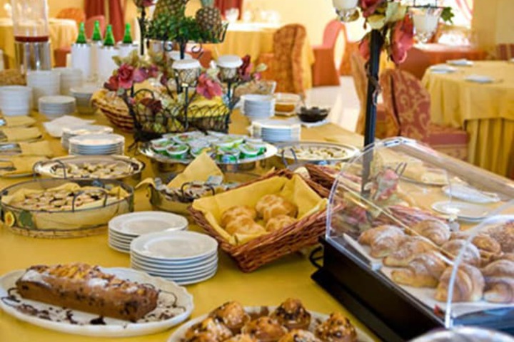 Breakfast/Coffee Service 54 of 77