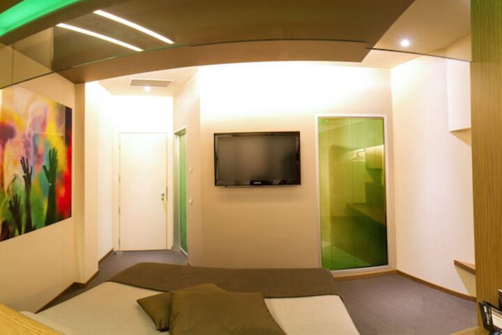 Room 19 of 95
