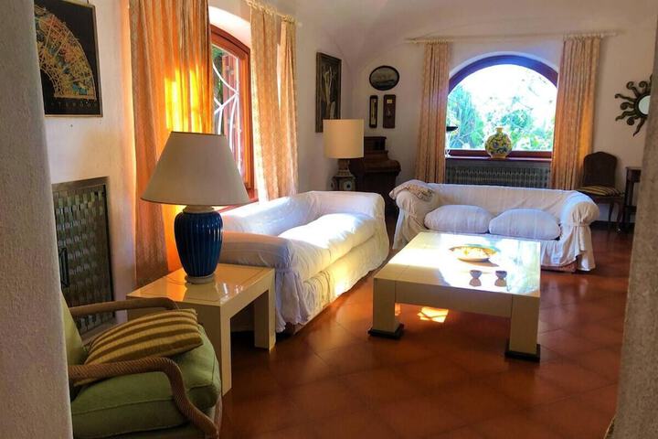 Room 12 of 16
