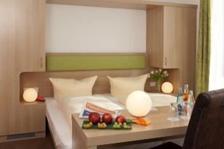Room 8 of 39