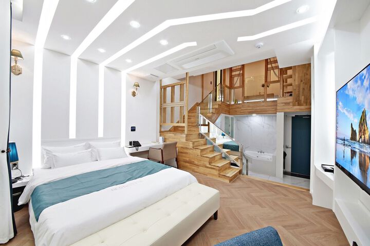 Room 44 of 61