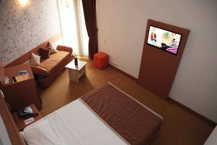 Room 5 of 27