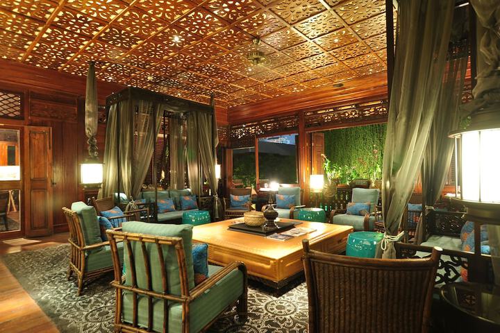 Lounge 67 of 92