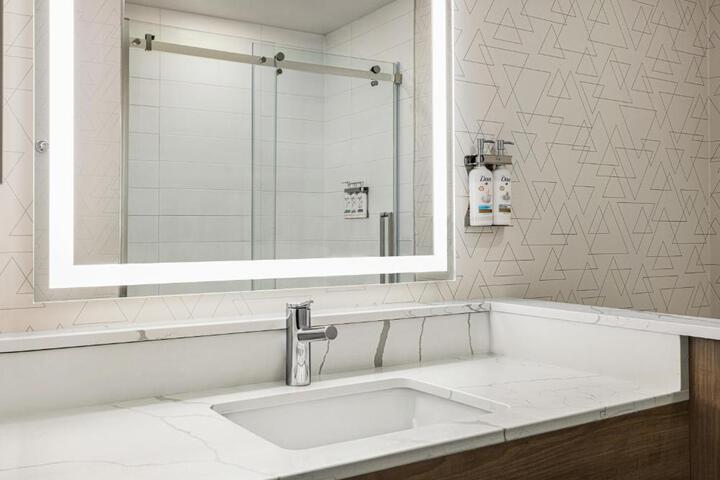 Standard Room, King or Two Doubles (3 of 3)