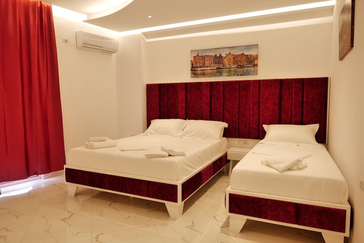 Room 15 of 38