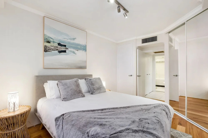 Room 2 of 11