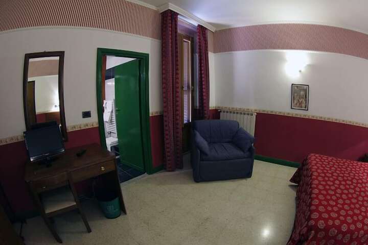 Room 27 of 59