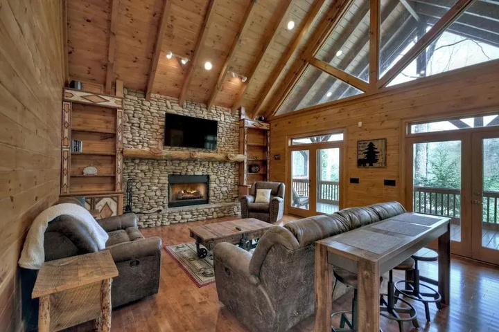 Exterior of Black Bear River Lodge